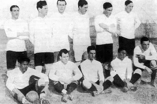 Уругвай 1916 снизу слева, Хуан Дельгадо