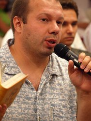 Денис Олейников