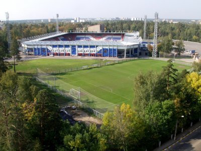 тренировочное поле с северо-восточной стороны стадиона